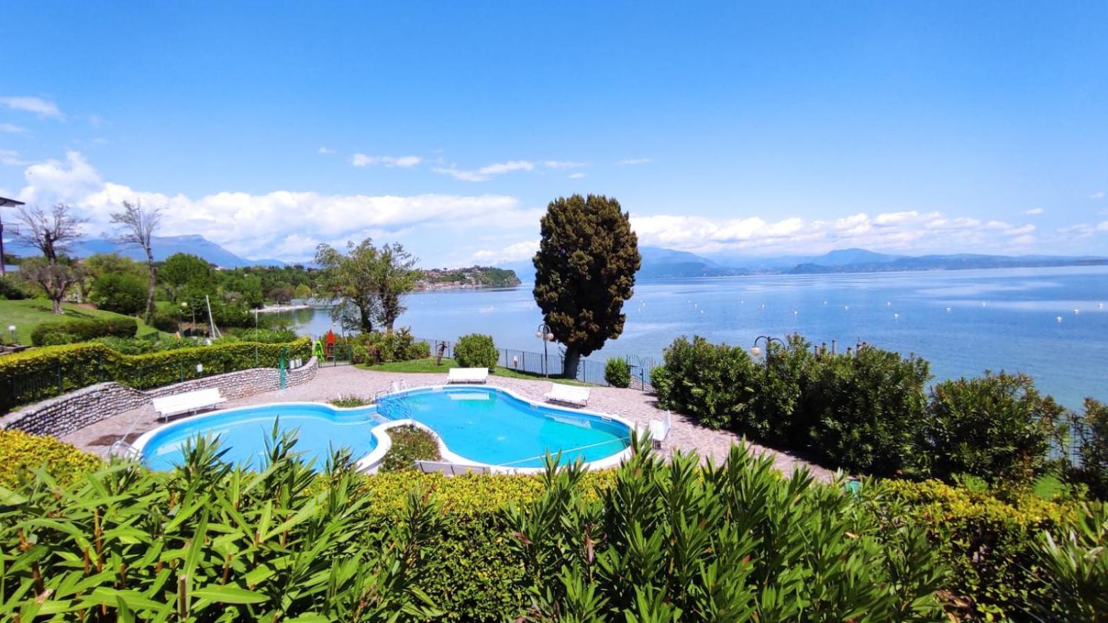 Front Lake Amazing View Manerba del Garda Eksteriør billede