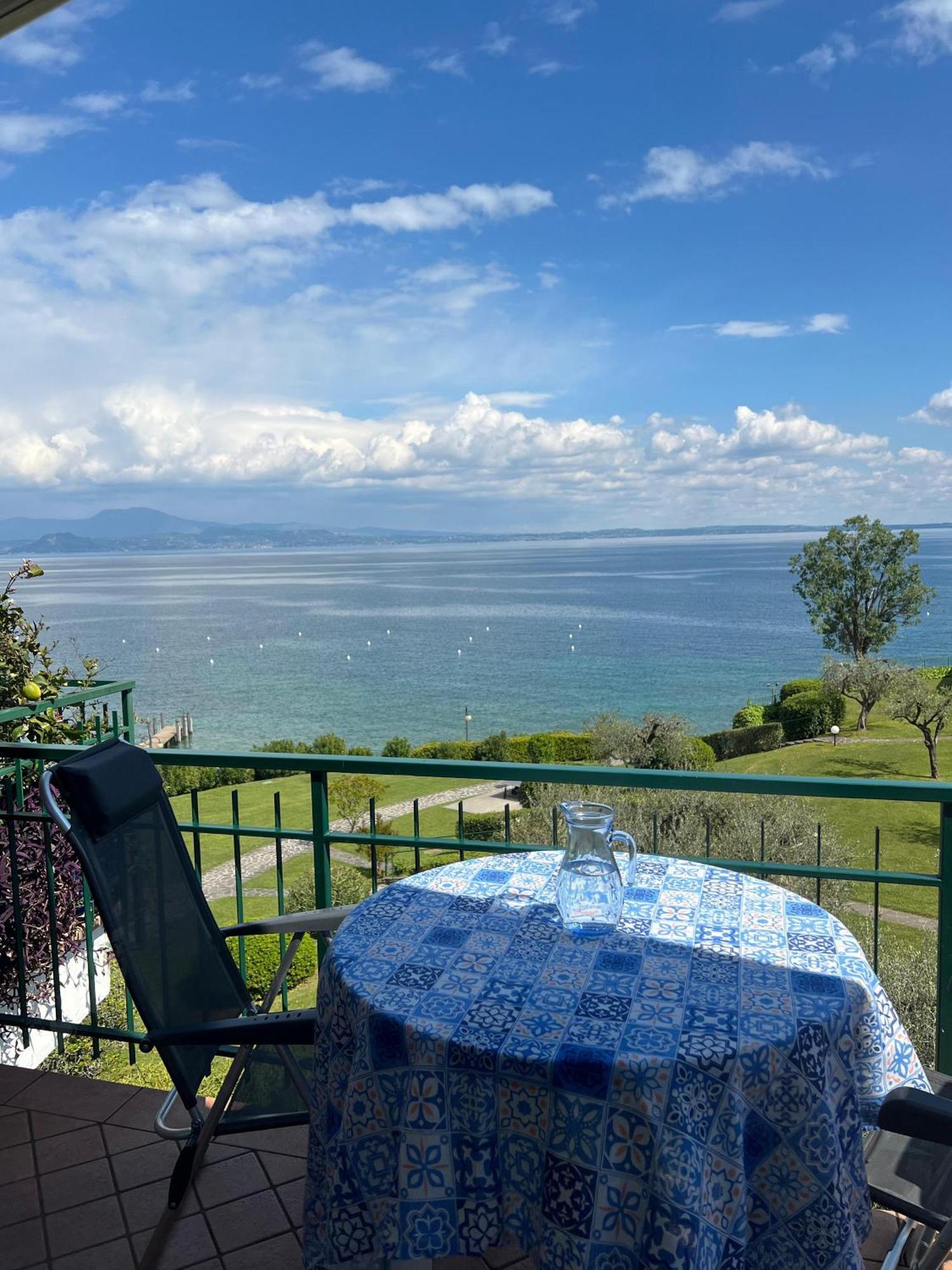 Front Lake Amazing View Manerba del Garda Eksteriør billede