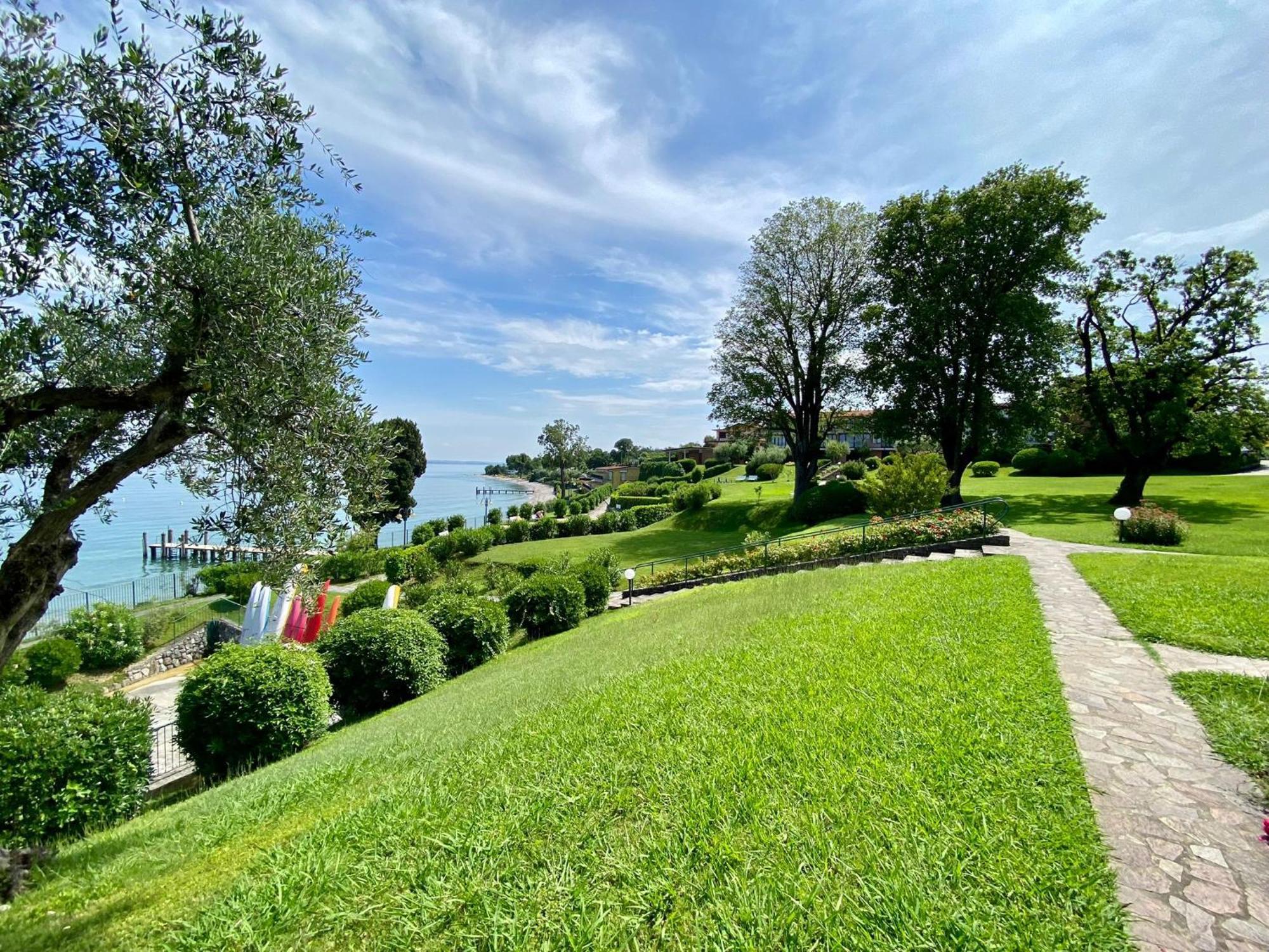 Front Lake Amazing View Manerba del Garda Eksteriør billede